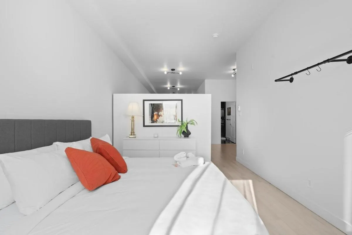 New Modern 2Bdr Apartment In Little Italy Montreal Canada